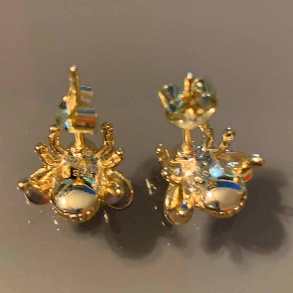 SAVVY CIE 18K Gold Bee 🐝 Stud Earrings - Picture 5 of 10